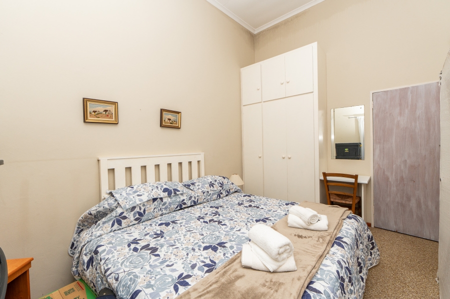 7 Bedroom Property for Sale in Middedorp Western Cape